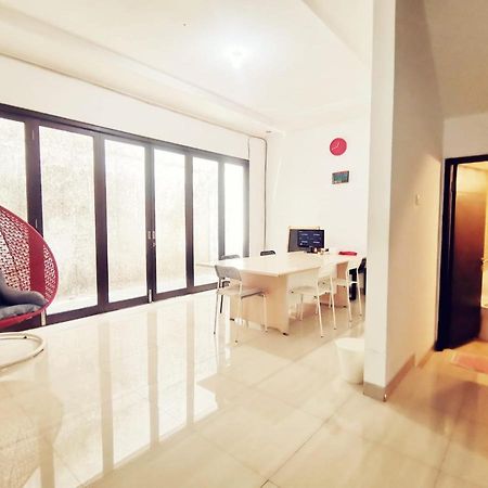 4-Bedroom Home In South Jakarta Nuansa Swadarma Residence By Le Ciel Hospitality Екстериор снимка