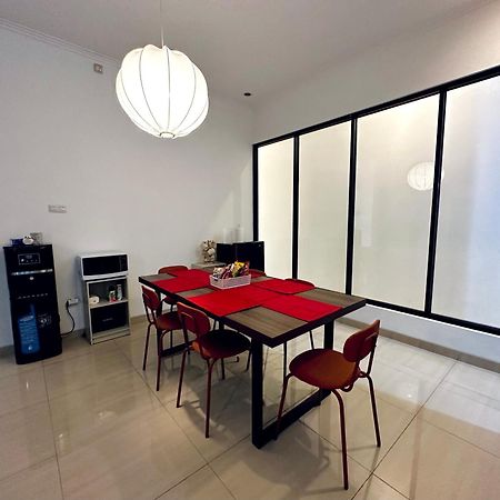 4-Bedroom Home In South Jakarta Nuansa Swadarma Residence By Le Ciel Hospitality Екстериор снимка