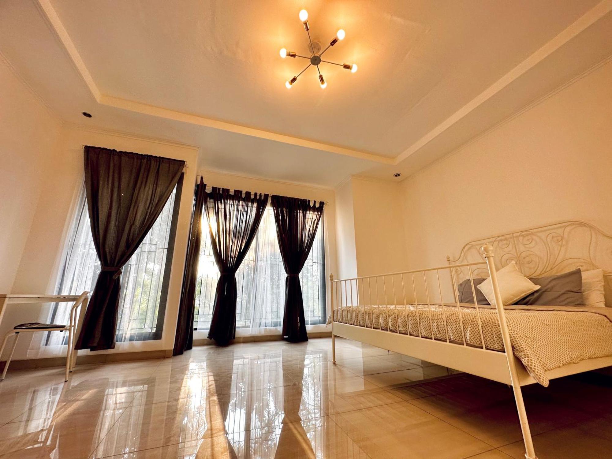 4-Bedroom Home In South Jakarta Nuansa Swadarma Residence By Le Ciel Hospitality Екстериор снимка