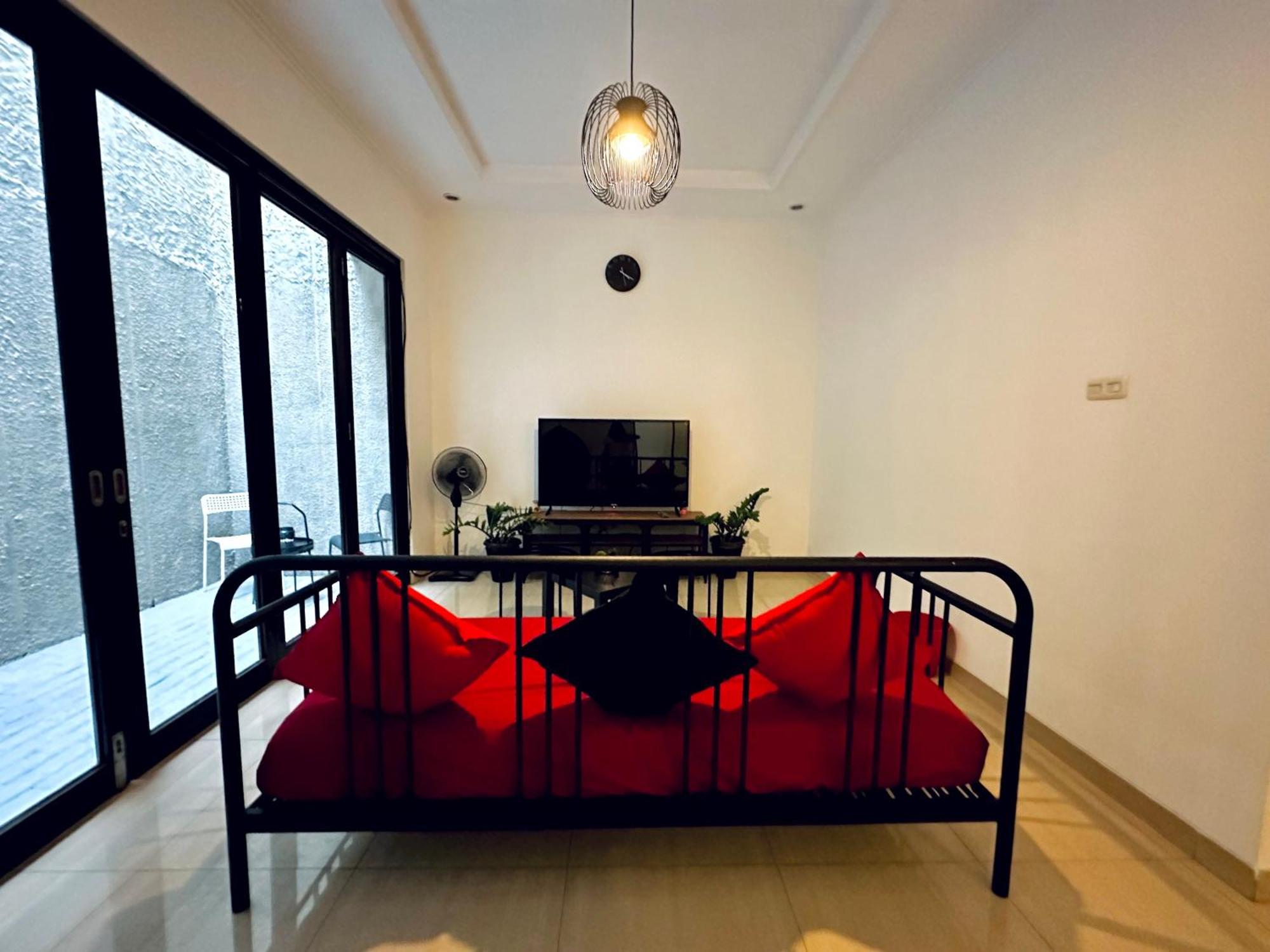 4-Bedroom Home In South Jakarta Nuansa Swadarma Residence By Le Ciel Hospitality Екстериор снимка