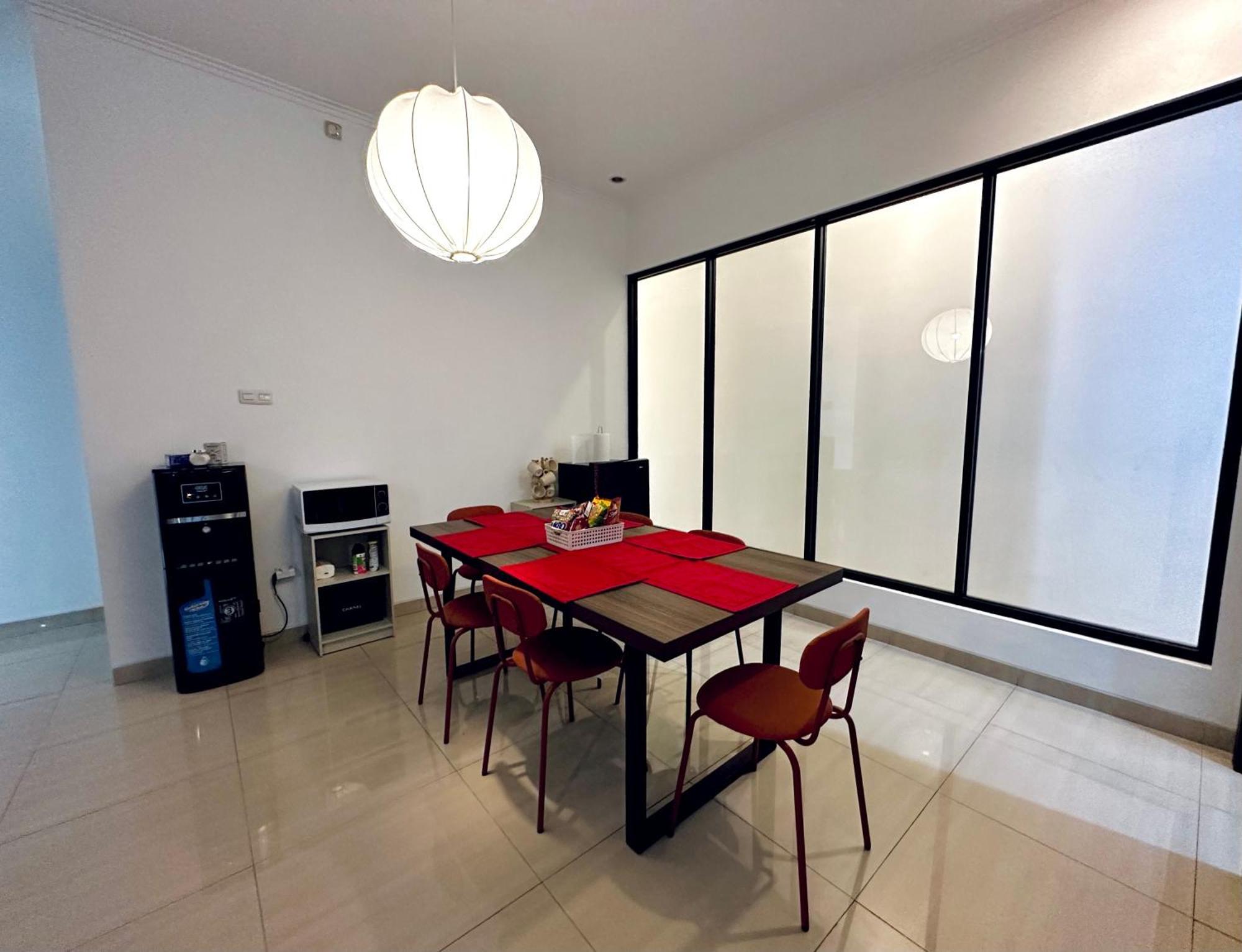 4-Bedroom Home In South Jakarta Nuansa Swadarma Residence By Le Ciel Hospitality Екстериор снимка