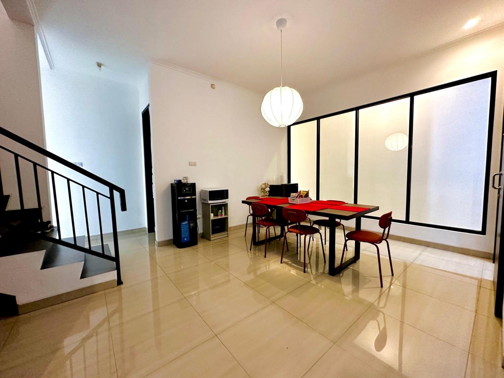 4-Bedroom Home In South Jakarta Nuansa Swadarma Residence By Le Ciel Hospitality Екстериор снимка