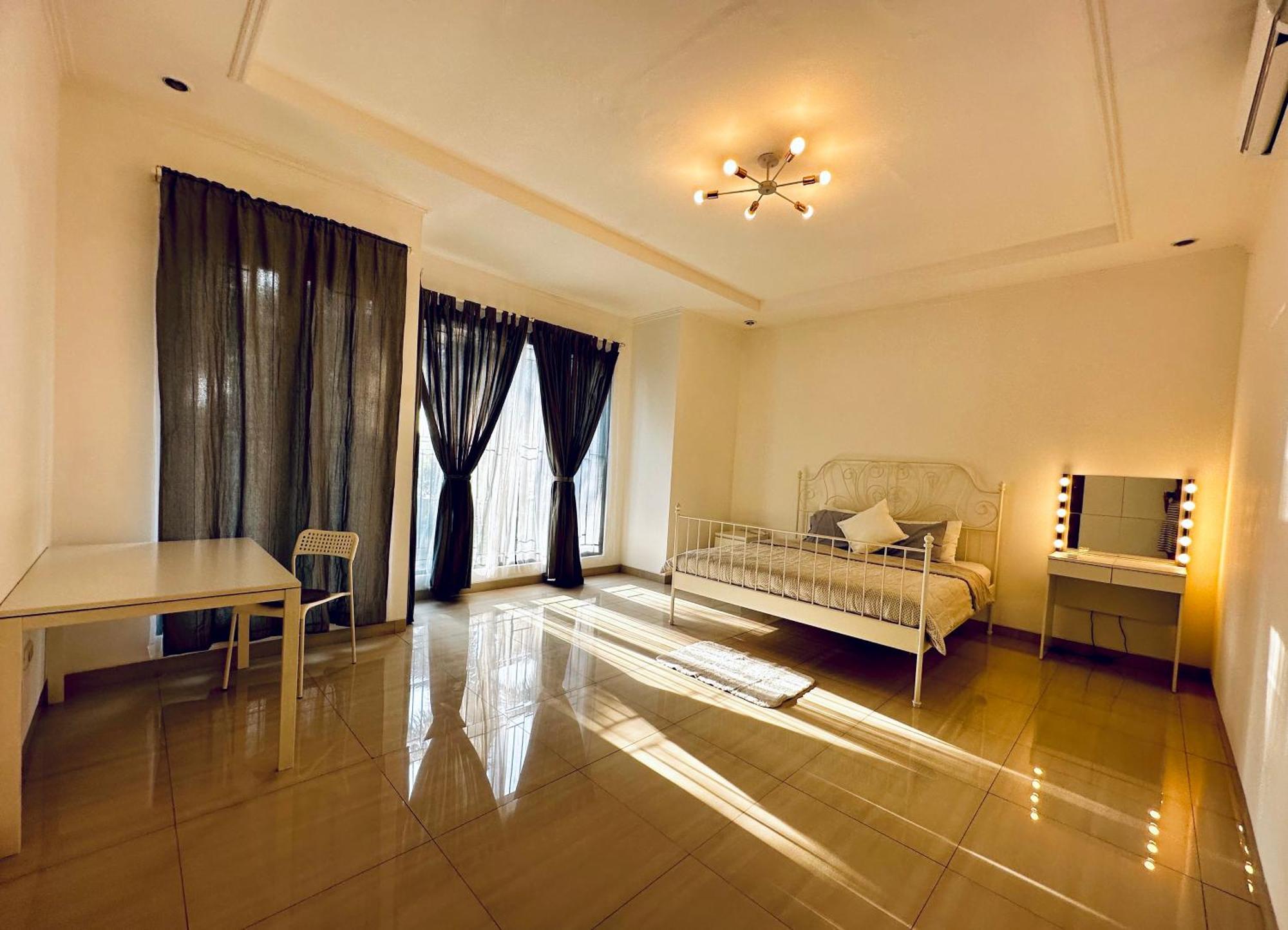 4-Bedroom Home In South Jakarta Nuansa Swadarma Residence By Le Ciel Hospitality Екстериор снимка
