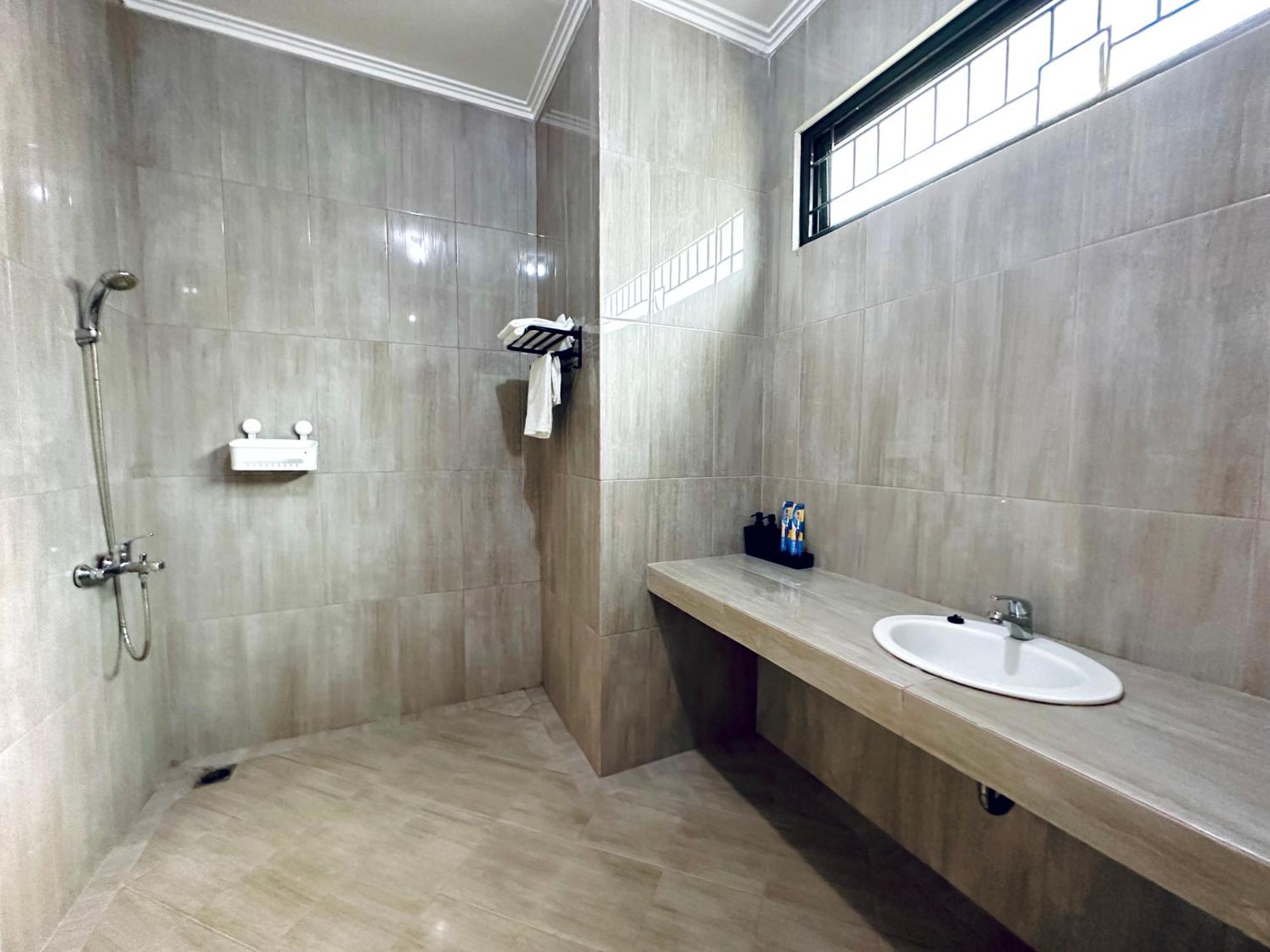 4-Bedroom Home In South Jakarta Nuansa Swadarma Residence By Le Ciel Hospitality Стая снимка